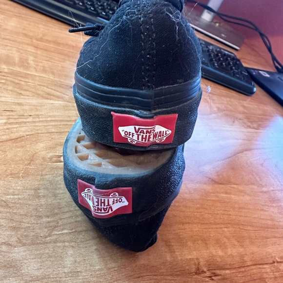 Vans - Picture 3 of 4